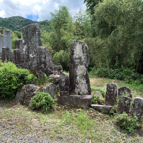 日本神伝 墓造の本 / 高良容像 日垣宮主 神道 墓相 占い 先祖供養 仁和寺 御室霊園 御室廟 合祀型永代供養墓 ｜ 永代供養墓